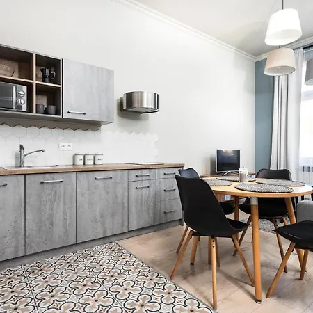 Of The Kings - Mosaic Apartment